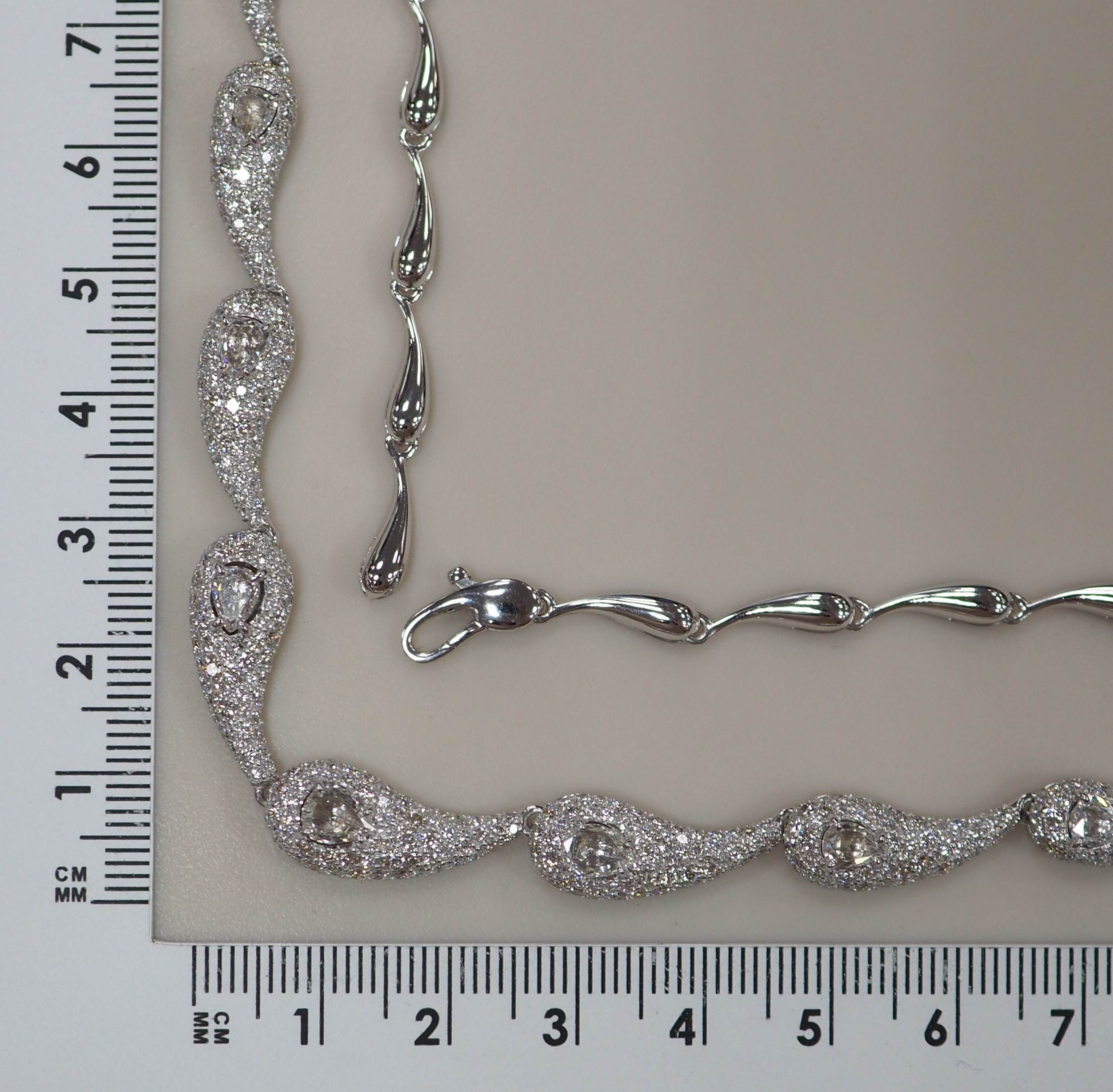 Колье из белого золота с бриллиантами